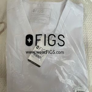 Figs Casma three pocket top.